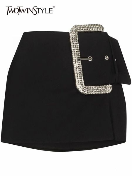 Etekler twotwinstyle siyah patchwork elmas etek kadınlar için yüksek bel düzensiz etek katı mini kadın yaz giyim tarzı 230329