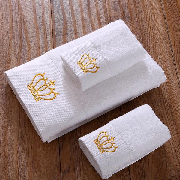 Set di asciugamani da bagno bianchi con ricamo a 5 stelle all'ingrosso Set di asciugamani da spiaggia di grandi dimensioni in cotone 100% di marca Bagno assorbente ad asciugatura rapida