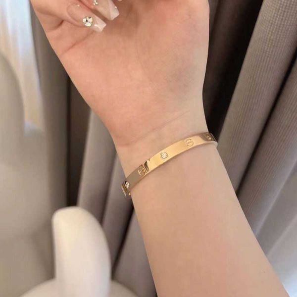 2023 Designer-Schmuck Carti Love Armreif Schnalle Armband Breite Mode Mesh Rot Titan Stahl Hand Damen Licht Luxus Farbe Diamant Einbettung Geschenk