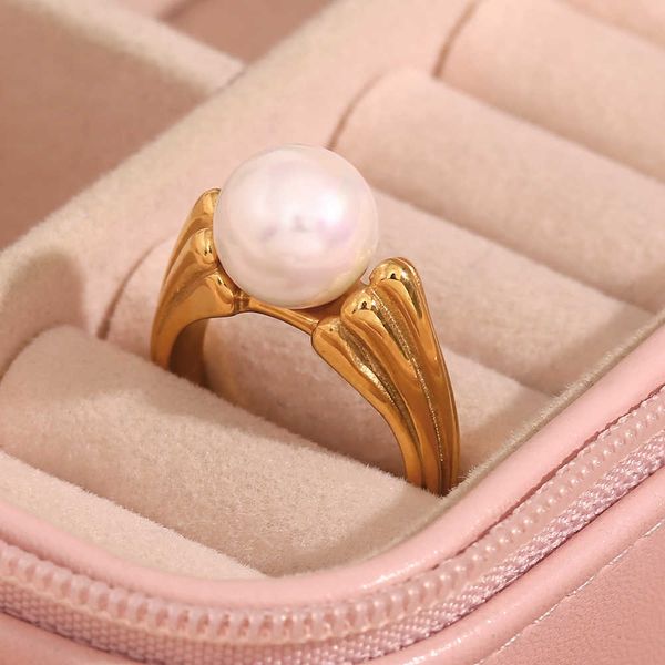 Anello solitario 2023 New Casting Water Wave Texture Round Pearl Finger s per donna Acciaio impermeabile Made Gold Color Index Jewelry Y2303