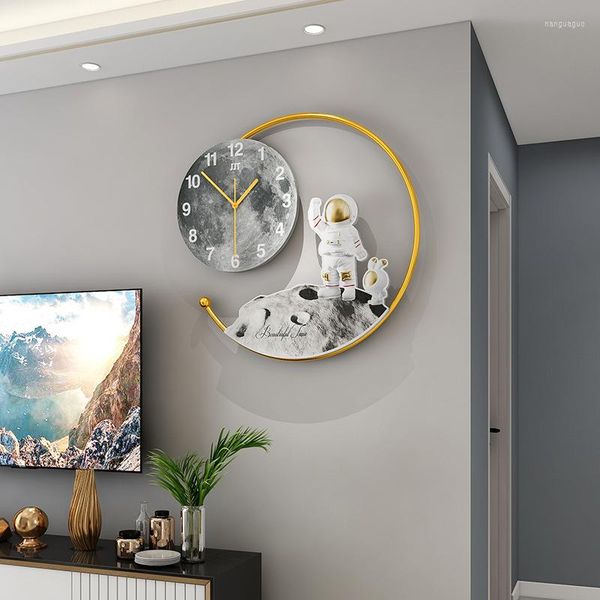 Настенные часы Nordic Light Luxury Clock Творческая мода с лампой гостиной дома, укрытие современного искусства, висеть