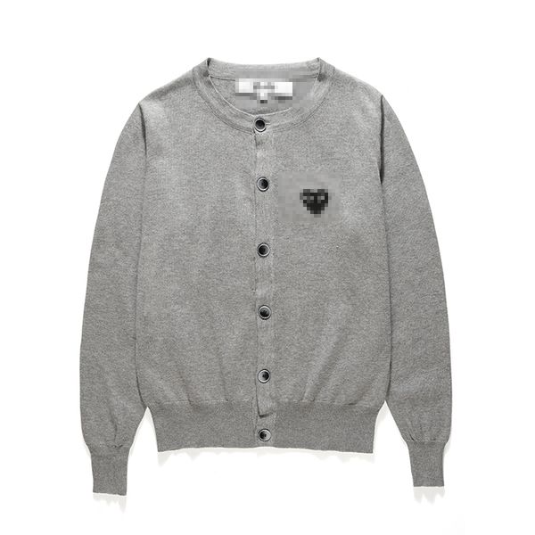 Maglioni da uomo firmati CDG Play Com Des Garcons Hearts Maglione da donna con bottoni in lana grigio Cardigan girocollo Taglia S