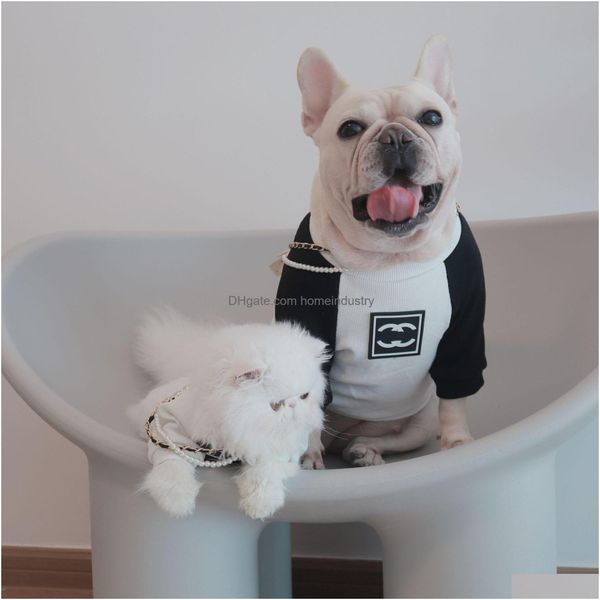 Abbigliamento per cani 21 Autunno e inverno New Retro Nero Bianco Piccola fragranza Cani da compagnia Maglione Vestiti per gatti Schnauzer francese Teddy Drop Deli Dhe4W