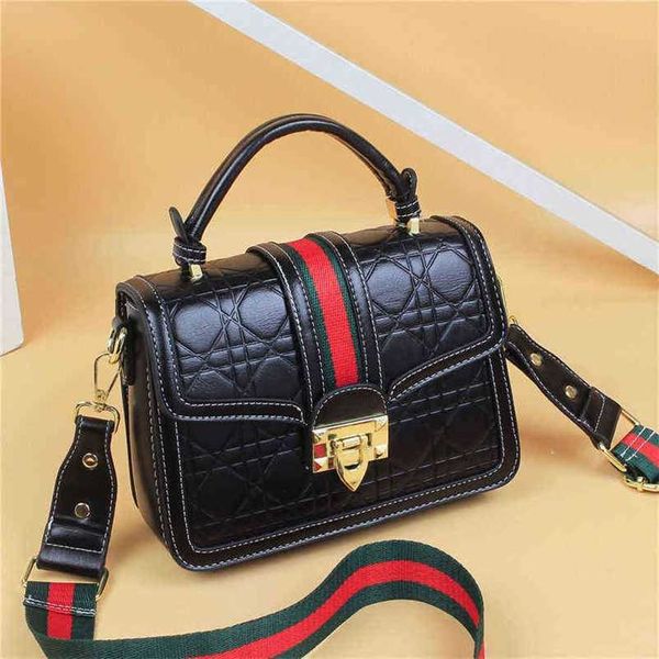 Designer Bag Hand 2023 New Fashion Europa e America Ins Single Shoulder Women's Cross Net Belt Color Stripe Small Square