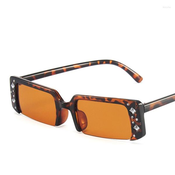 Occhiali da sole Trendy Small Frame Women Metal Hinge Diamond Half Ins Street Shooting Casual Wild Glasses