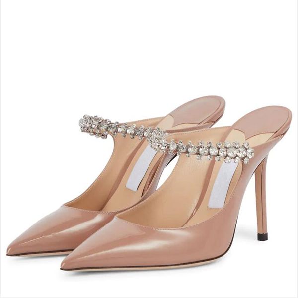 Moda Womens Sandals bombas de Londres Bing 100 mm Patente Mulas de couro Itália Delicados dos dedos pontuais Slingback Crystal Cristal Chain Designer Sandal High Heels Box EU 35-43