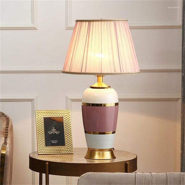 Lampade da tavolo OURFENG Lusso per camera da letto Rosa Ceramica Rame Lampada da scrivania Casa LED Decorativo Soggiorno Ufficio