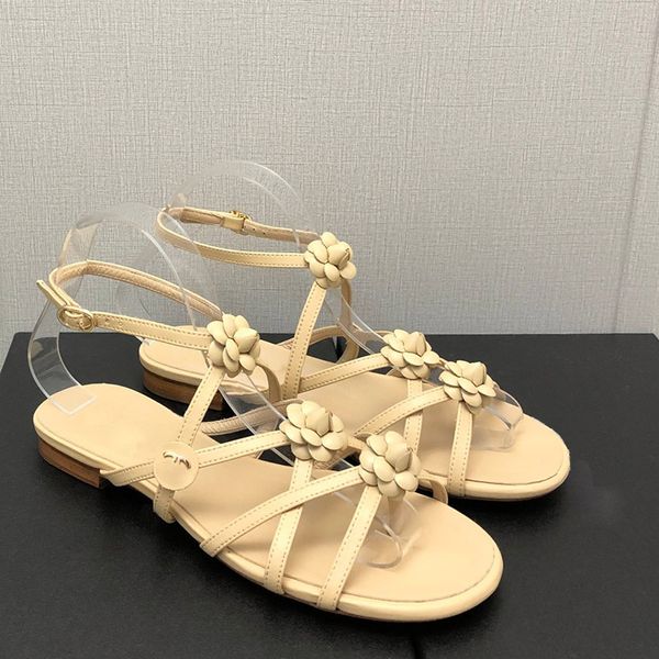 Дизайнерские женские сандалии на низких каблуках овчарная кожа Стилет -Хилс Требуется обувь Свадебная обувь с цепными цветами шлепанцы.