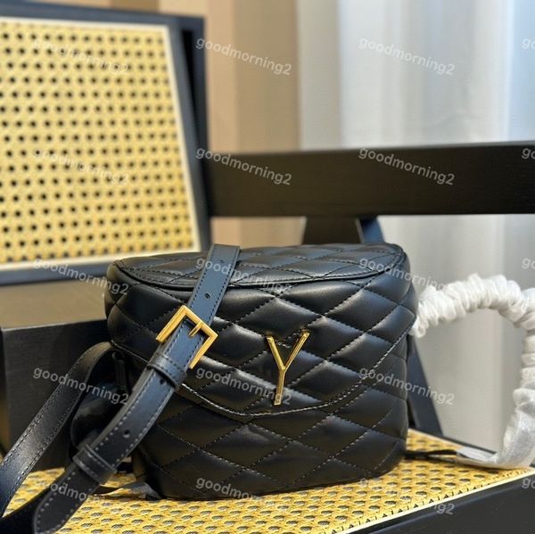 Bolsas de moda feminina Bolsa de ombro de couro preto e branco Designer Party Batom Pack Caixa de armazenamento Bolsa Diamond Lattice Stitch Metal Letter Lock Design