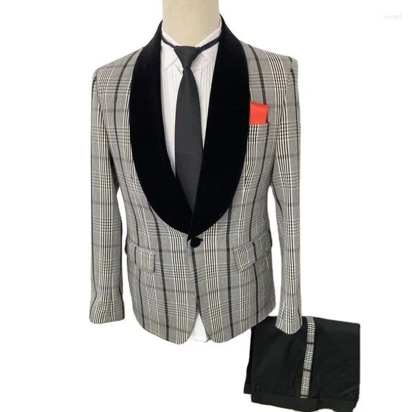 Abiti da uomo Ultimo Cappotto Mutanda 2 Pezzi Striscia grigia Plaid Uomo Scialle di velluto Risvolto Slim Fit Blazer Party Prom Smoking Matrimonio Set maschile