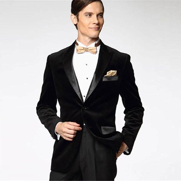 Abiti da uomo Risvolto a punta Velluto nero Uomo per matrimonio Plus Size Smoking dello sposo Prom Party 2 Pezzi Uomo Blazer Slim Fit Terno Masculino