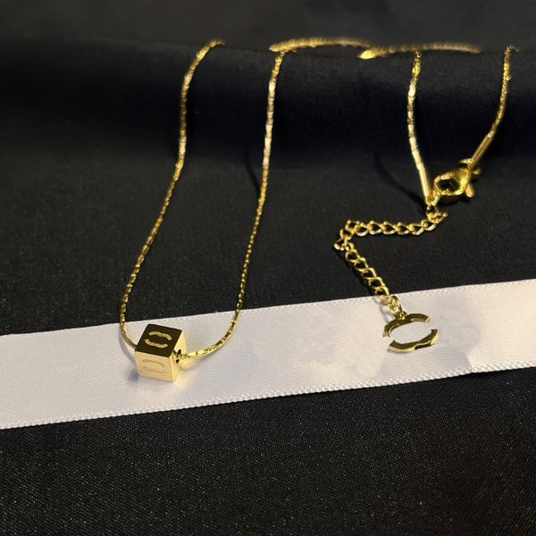 Colar de pingente de pingente de designer de luxo Colar de colar de gargantilha Gardaça de qualidade de ouro, qualidade de aço inoxidável para jóias femininas