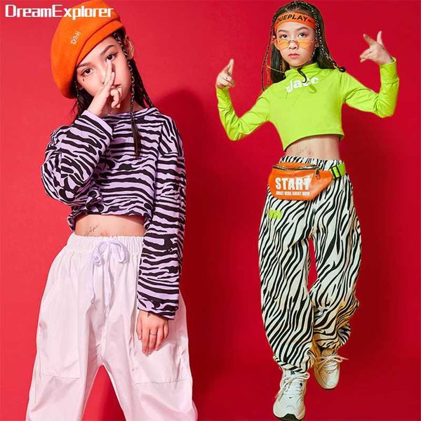 Hip Hop Girls Crop Top 2 pezzi Set Kids Stripe Felpa Jogger Pantaloni Abiti da ballo Bambino Abiti fantastici Teen Stage Street Costumi P230331