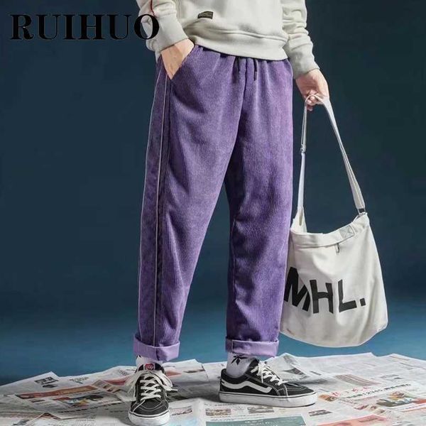 Pantaloni da uomo RUIHUO Pantaloni di velluto a coste viola Abbigliamento uomo Moda Taglia cinese 2XL Pantaloni streetwear Pantaloni da jogging da uomo 2022 Nuovi arrivi primavera W0325