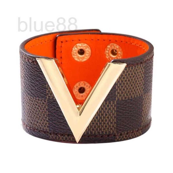 Anhänger Halsketten Designer Mode Persönlichkeit Breites Lederarmband Street Style Metall Großer Esel Schachbrett Checker Vielseitig PU Handwear FIFY