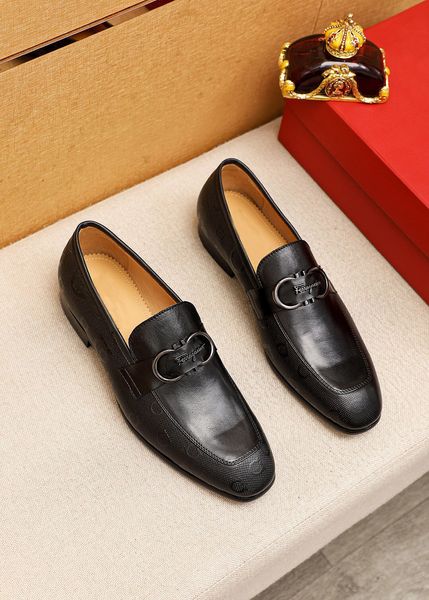 2023 Herren Modedesigner Kleid Schuhe Echtes Leder Slip On Loafers Herren Marke Business Party Hochzeit Wohnungen Größe 38-45