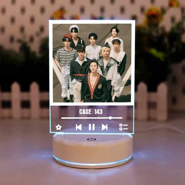 Luci notturne Kpop Stray Kids Acrilico USB LED Night Light Lampade decorative per anime per camera da letto Soggiorno Decorazione domestica Lightstick Fan Regali P230331