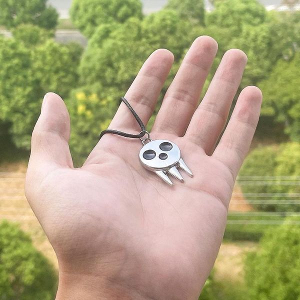 Correios Colar de alma de anime Death Death the Kid Cosplay Props Skull Skeleton Pendent for Momen Men Men Acessórios Presente