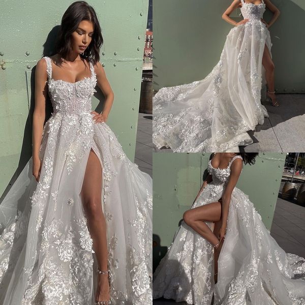 Elegante abito da sposa boho a-line con applicazioni floreali 3D, corpetto di perle, fessura della coscia e design senza schienale