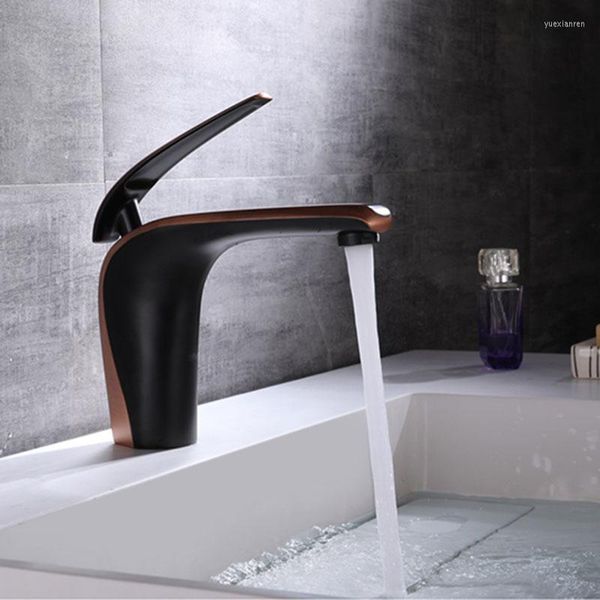 Rubinetti per lavabo da bagno Rubinetto per lavabo in ottone Cromo / Nero / ORB Rubinetti per miscelatore a freddo montati su piano con maniglia monoforo