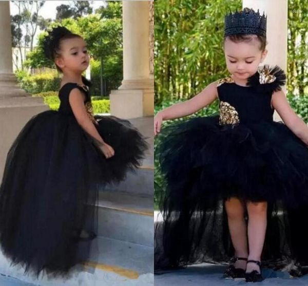 La ragazza veste un piccolo fiore nero con paillettes gioiello collo spettacolo per ragazze abiti da festa principessa in tulle alto basso