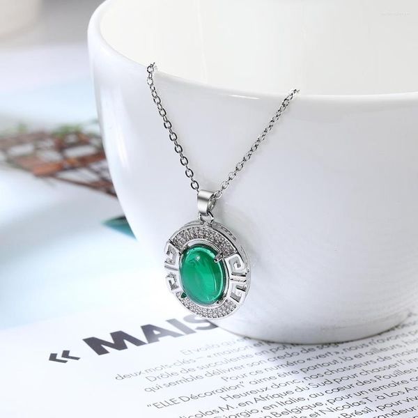 Pendentif Colliers Femmes Bijoux De Fête De Mariage Cadeau De Demoiselle D'honneur De Luxe Ovale Créé Émeraude Zircon Collier Ras Du Cou