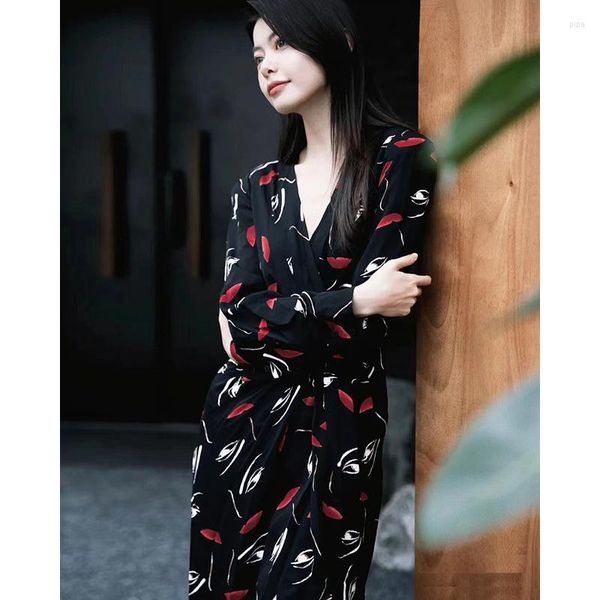 Casual Dresses Women's V-neck Dress Red Lip Print Long Sleeve Waist Slim Fit Split Skirt 2023 Spring Autumn