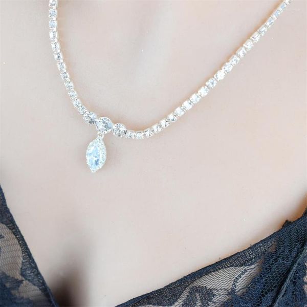 Halskette Ohrringe Set Glanz Zirkon Anhänger Cryst Ohrring Einfaches Nischendesign Braut Strass Schmuck Hochzeit Abendkleid Zubehör