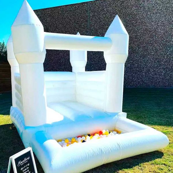 2x2.4m casa di rimbalzo gonfiabile per matrimonio bianco con piscina di palline per bambini mini castello gonfiabile festa di compleanno saltatori d'aria Moonwalk in vendita