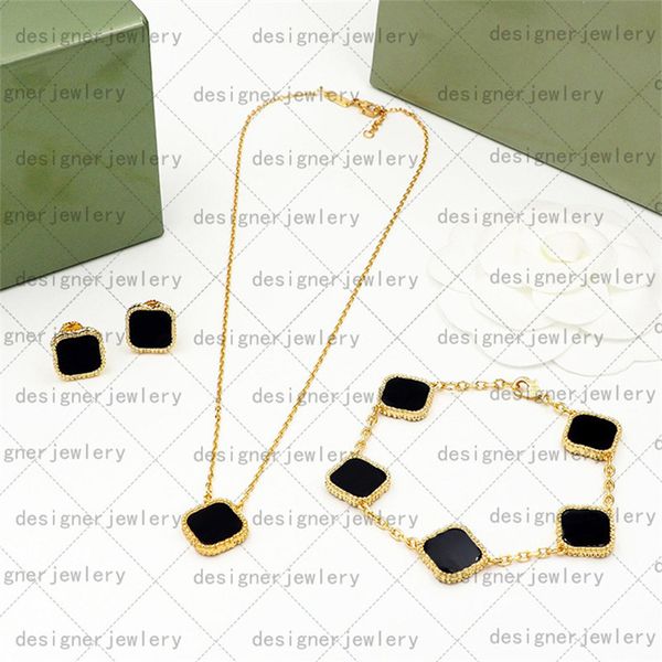 Halskette mit vierblättrigem Kleeblatt für Damen, goldener Anhänger für Frauen, Buchstabe, Schmuck aus Titanstahl, Mädchen, beste Hochzeitsgeschenke für Partys, Goldkette, Designer-Schmuck, Iced-Out-Ketten