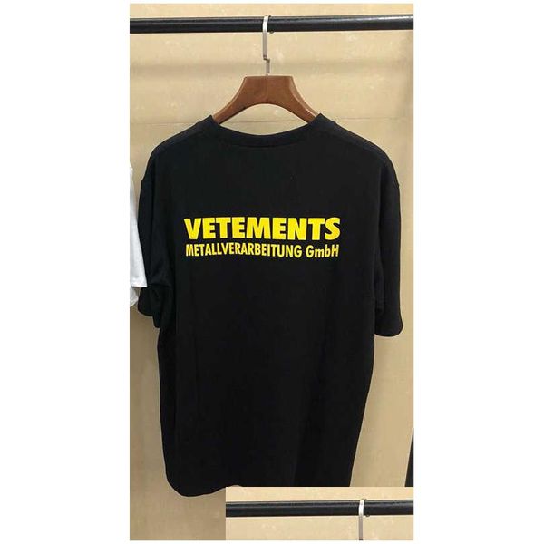 Tasarımcı Vetements T Shirt Erkek Kadın Kısa Kollu Büyük Tag Hip Hop Gevşek Gay geçirmez Tees Siyah Beyaz Tshirts Top R2