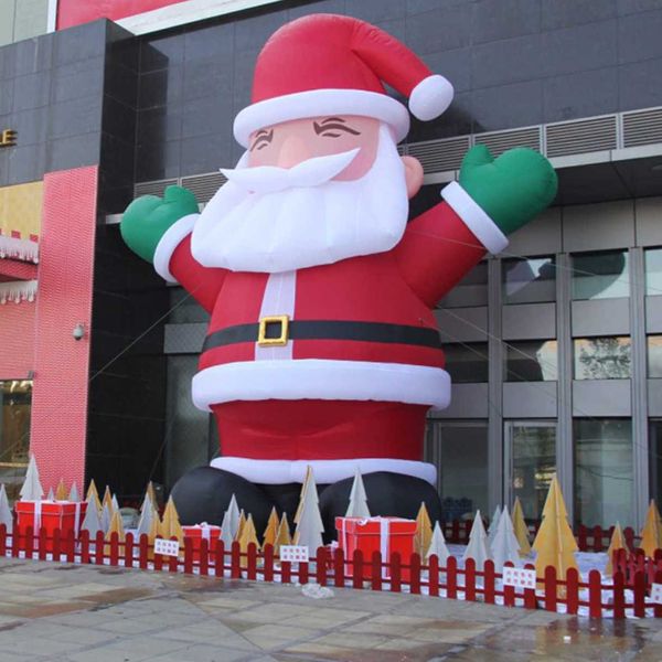 Pallone gonfiabile gigante da 6 m con decorazione natalizia modello in piedi di Babbo Natale con soffiatore per esposizione all'aperto di Natale