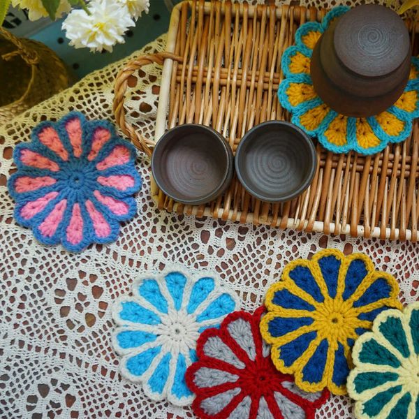 Mats Pads 10pcslot Handmade Original 13cm Handmade Crochet Deckchen Pad Cup Mat Foto Requisiten Tischset Dekorative Matte Z0502