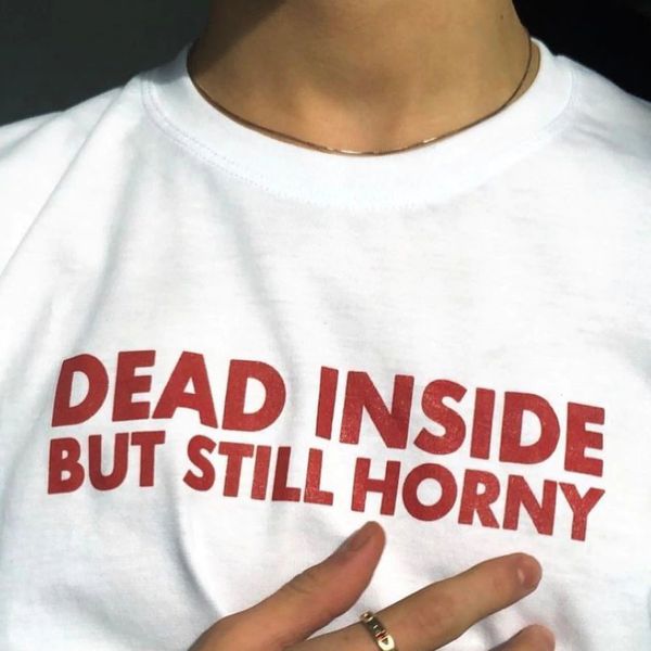 Damen TShirt Dead Inside But Still Horny Gothic T-Shirt Frauen 100% Baumwolle lustig lässig Fashion Style Zitat Grunge Unisex T-Shirt Top Fit T-Shirt 230503