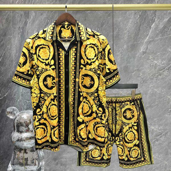 Freizeithemden für Herren Hochwertiges Barock-Schwarz-Gold-Druckhemd Hip Hop-Druck-StrandhemdKurzes Herren-Sommer-beiläufiges Kurzarm-Set Button-Down-Hemd J230503