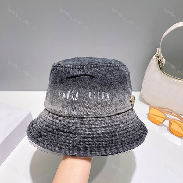 Cappello da donna in denim Cappello da pescatore Designer di moda Berretti M Uomo Cappelli estivi aderenti Pescatore Beach Bonnet Cappelli da sole Casquette Blue Diamond Letter