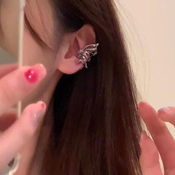 Brincos de argola 2023 clipe de ouvido de elfo da borboleta, sem orifícios da orelha da orelha e design de vento avançado para mulheres