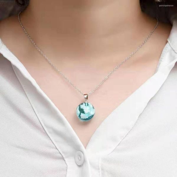 Collane con ciondolo Collana con luna rotonda in resina trasparente fine per le donne Gioielli di moda per ragazze con catena a nuvole bianche con cielo blu