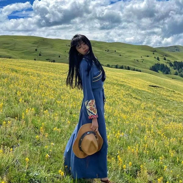 Blaue chinesische Trend ethnische Robe Brokat tibetische Kleidung Frauen verbesserte Retro Hanfu alten Stil verbesserte Tibet langes Kleid