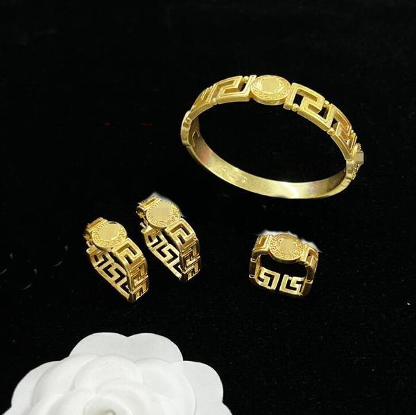 Роскошные новые спроектированные ожерелья Полово браслет из 18 -каратного золотого ожерелья для брака Женщины Серьги Наборы Нейтрального стиля Дизайнерские ювелирные ювелирные изделия XMS27 --011