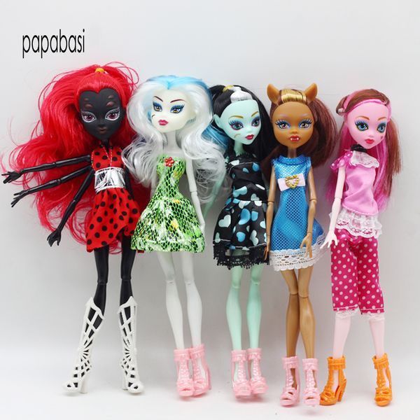 Bambole peluche Mostro Fasion di alta qualità Ura Clawdeen Wolf Black Moveable Body Girls Giocattoli 230503