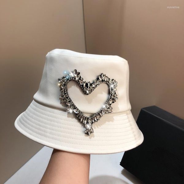 Berretti 2023 Cappelli estivi da donna Luxury Crystal Heart Shape Cappello da pescatore Hip Hop Primavera Panama Beach Cappellino da sole traspirante regolabile