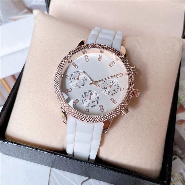 Relógios da marca Wristwatches Wrist Men Girl Girl Ladies Style Quartz Casual Silicone Band relógio M152