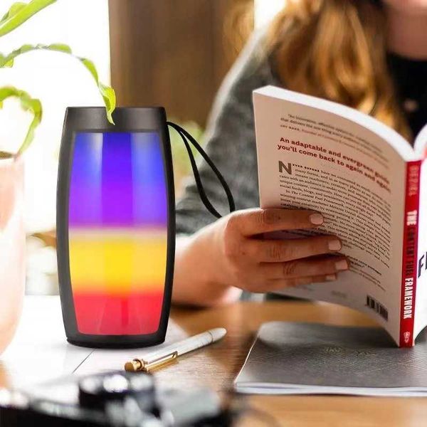 Tragbare Lautsprecher, tragbarer Bluetooth-Lautsprecher, kabellos, 3D-Stereo-Subwoofer, Typ LED-Licht, Square Dance, Musiksäule, unterstützt Festplattenkarte, FM-Radio