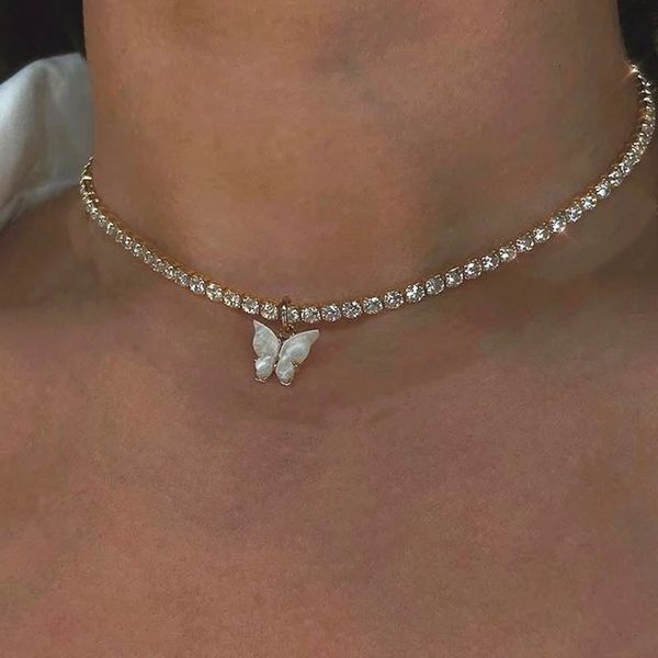 Anhänger Halsketten Schmetterling Choker Kette Weiß Rosa Farbe Acryl Einfache Schlüsselbein Tier Mode Schmuck 230504