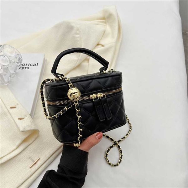 Lingge Chain Portable Makeup 2023 Fashion One Shoulder Crossbody Chaoins Bag Factory Outlet 70% Rabatt