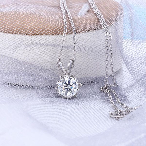 Catene S925 Argento Moissanite Collane di diamanti Collana con pendente solitario a taglio rotondo da 1 ct per donna Uomo Gioielli regalo promessa