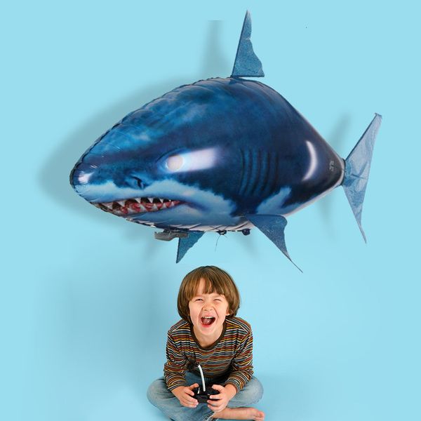 Electricrc Animals Creative RC Shark Toy Simulazione Simulazione di squalo pagliaccio pesce elettrico Electric Flying Air Gallions giocattoli per bambini Gift per bambini 230504