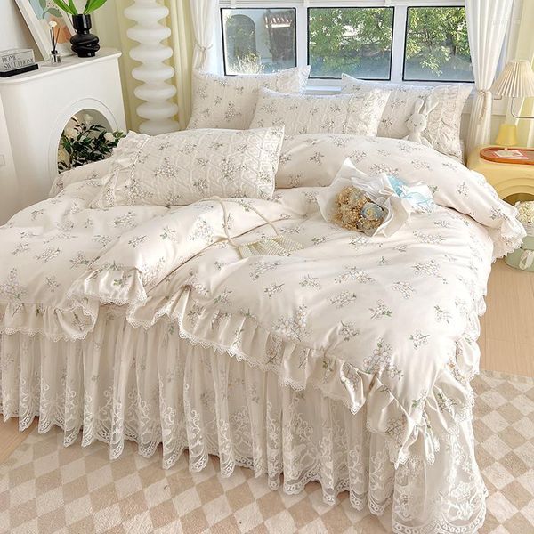 Set biancheria da letto Set stile francese Fiori piccoli rurali Copripiumino Copriletto trapuntato Doppio strato Volant in pizzo Gonna letto Federe