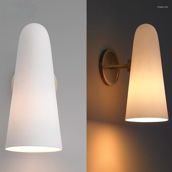 Lampada da parete Nordic Led Glass Milk Lights Postmodern per soggiorno camera da letto Sconce El Corridor Lamparas